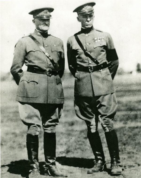 General John Pershing (L) with Colonel Marshall in France, 1919. (Public Domain)