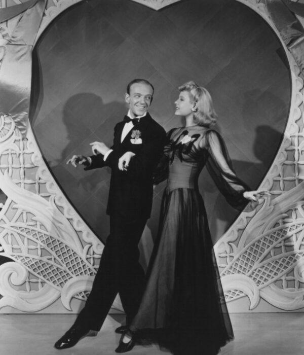 Ted (Fred Astaire) dances with Linda (Margorie Reynolds) in a romantic number, in "Holiday Inn." (MovieStillsDB)