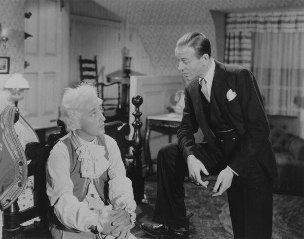 Jim (Bing Crosby, L) in wig with Ted (Fred Astaire), in "Holiday Inn." (MovieStillsDB)
