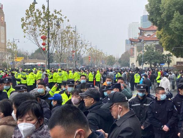 A protest of retirees over health benefit cuts in front of Wuhan City Hall, Hubei Province, China, on Feb. 1, 2023. (Online image)