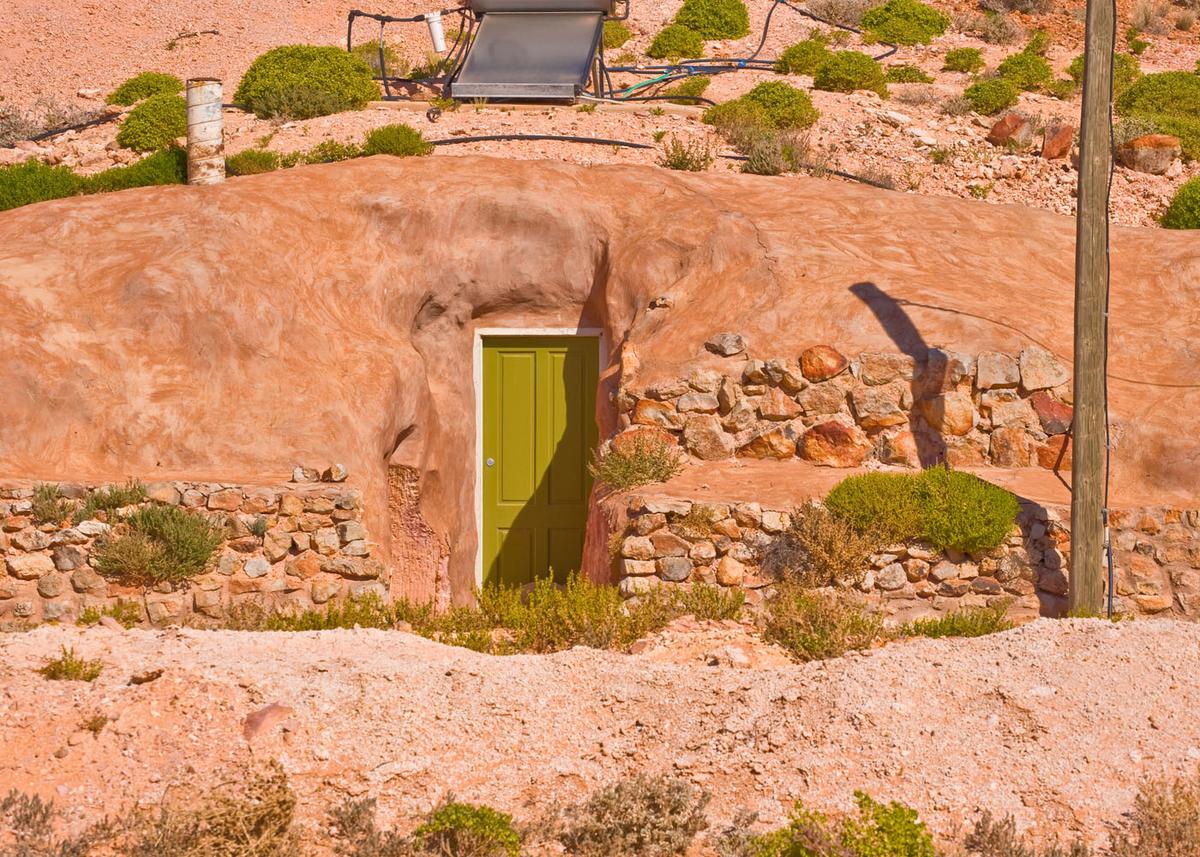 The exterior of a subterranean home located in Coober Pedy. (<a href="https://commons.wikimedia.org/wiki/File:Coober_Pedy_-_Underground_house.jpg">Lodo27</a>/CC BY-SA 3.0)