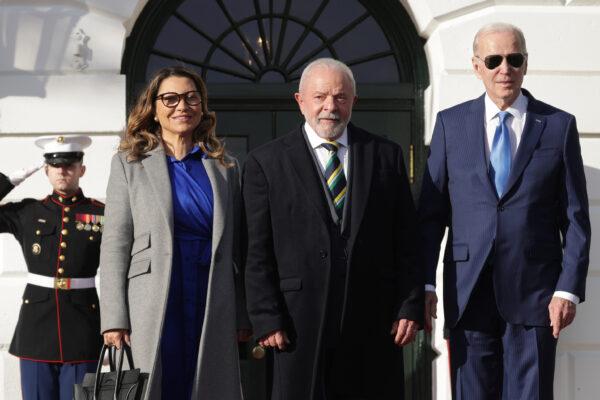 President Joe Biden (R) welcomes Brazilian President Luiz Inacio Lula da Silva and his wife Rosângela (Janja) Lula da Silva during an arrival ceremony at the South Portico of the White House on Feb. 10, 2023, in Washington. (Photo by Alex Wong/Getty Images)