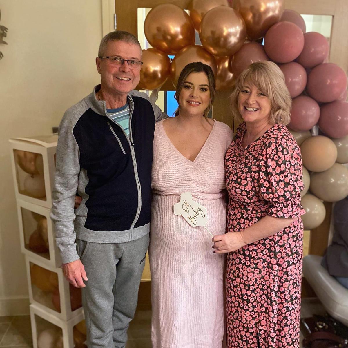 Lucy with her parents, pregnant with baby Amelia (Courtesy of <a href="https://www.instagram.com/lucygemmaogrady/">Lucy Watts</a>)