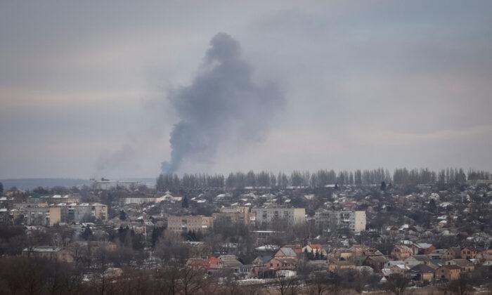 Russians Claim to Have Encircled Bakhmut, Kyiv Calls Situation ‘Extremely Tense’