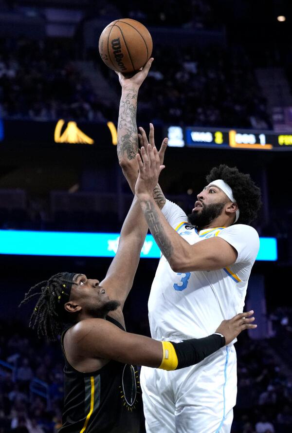 Anthony Davis (3) of the Los Angeles Lakers shoot over Kevon Looney (5) of the Golden State Warriors during the fourth quarter at Chase Center in San Francisco on Feb. 11, 2023. (Thearon W. Henderson/Getty Images)