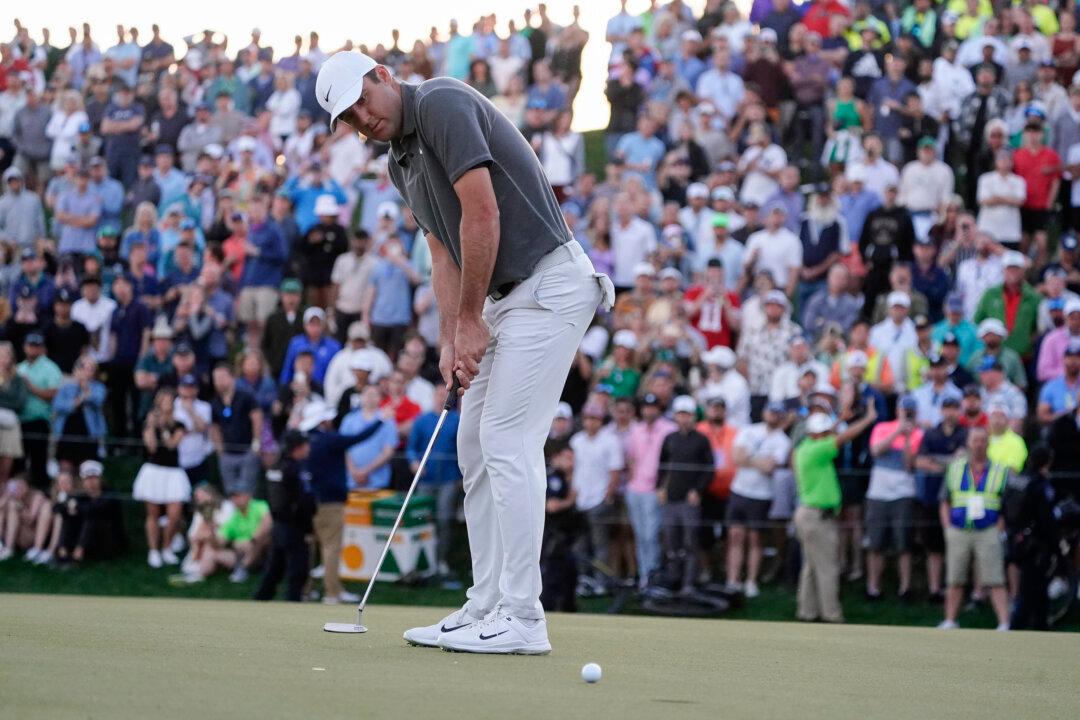 Scheffler Holds WM Phoenix Open Lead in Bid to Repeat