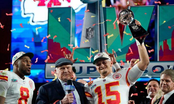 Super Bowl MVP Mahomes Rallies Chiefs to Win on Hurt Ankle
