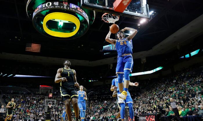 No. 7 UCLA Extends Pac-12 Lead With Win at Oregon