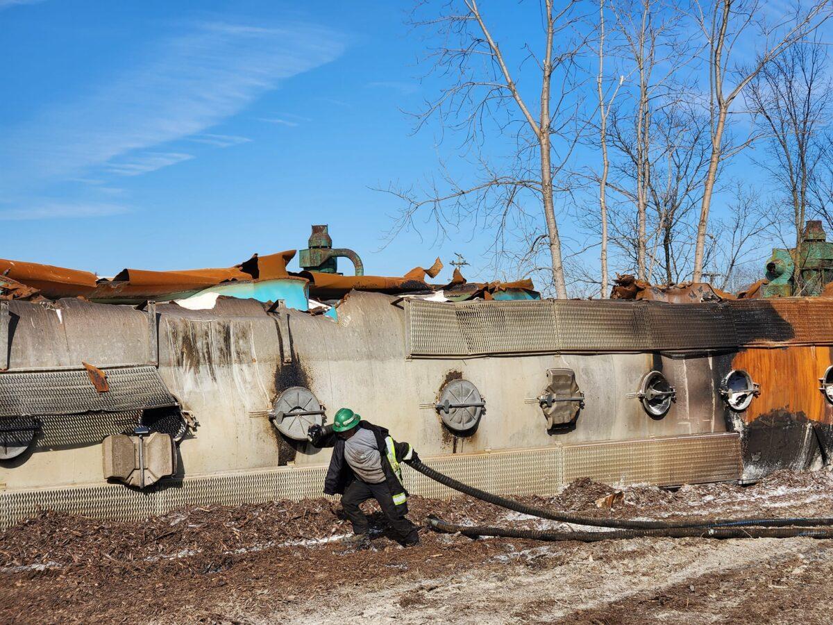 A clean-up crew member works on Feb. 14 at the site of the Norfolk Southern Railroad derailment in East Palestine, Ohio. (Jeff Louderback/The Epoch Times)