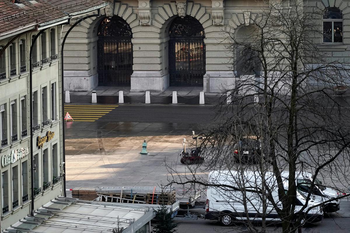 Man Arrested Outside Swiss Parliament After Suspicious Activity