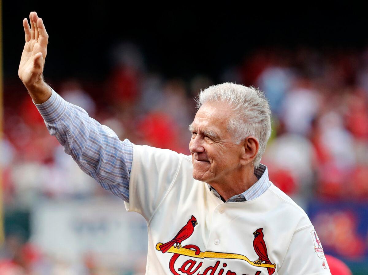 Tim McCarver, a member of the St. Louis Cardinals' 1967 World Series championship team, takes part in a ceremony honoring the 50th anniversary of the victory before the start of a baseball game between the St. Louis Cardinals and the Boston Red Sox in St. Louis on May 17, 2017. (Jeff Roberson/AP Photo)