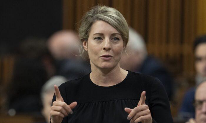 Changing Russia’s Regime ‘Definitely’ One of Ottawa’s Goals in Supporting Ukraine, Says Joly