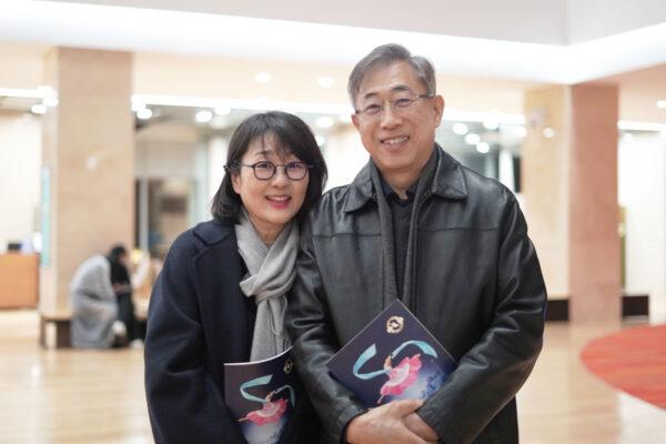 Mr. Park Jong-chan, a research fellow at the Hyundai Motor Research Institute, attends Shen Yun Performing Arts with his wife at the National Theater of Korea in Seoul, South Korea, on Feb. 15, 2023. (Lee You-jung/The Epoch Times)