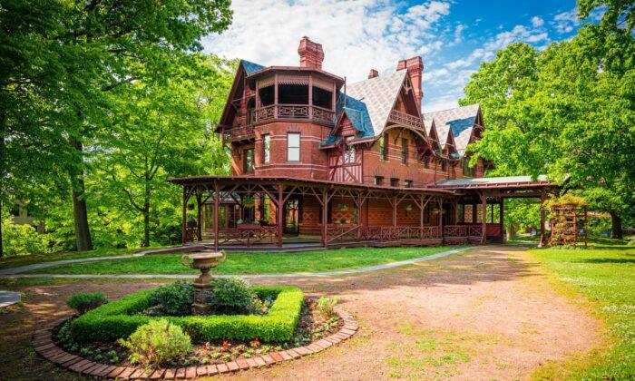 Mark Twain House: A Grand Home for an American Writer