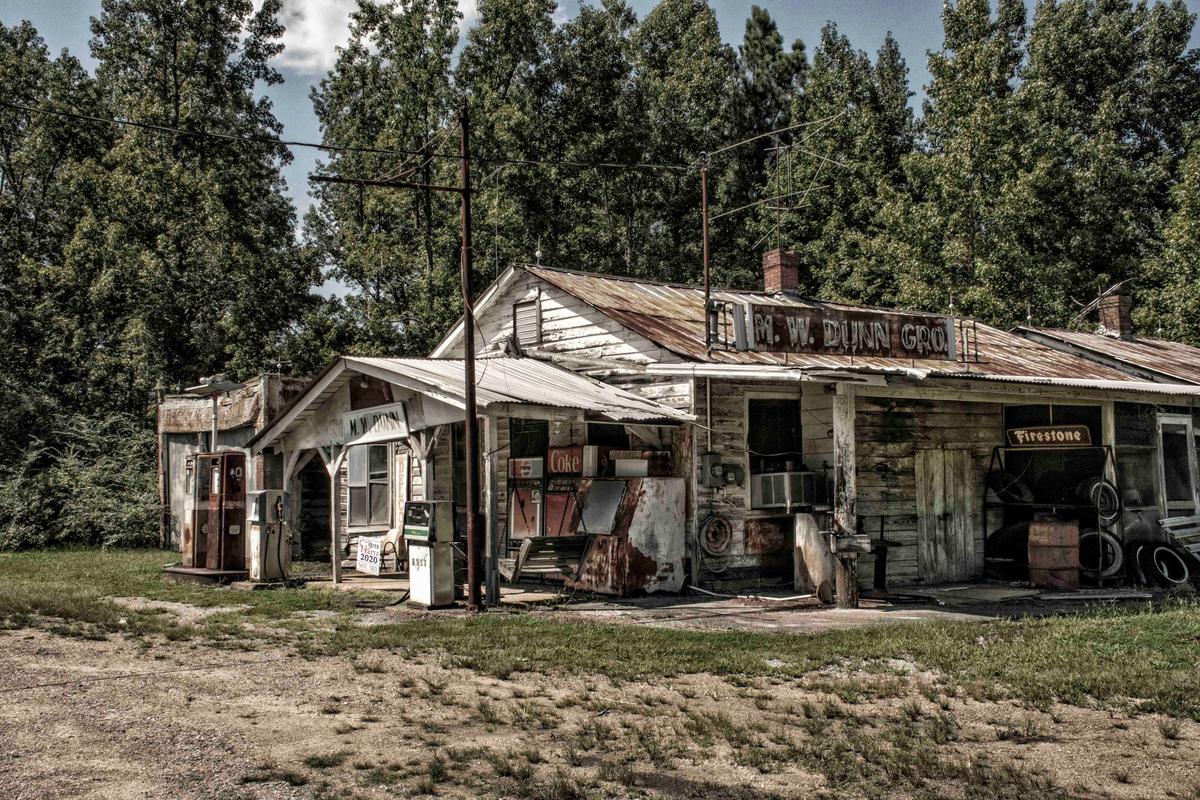 An abandoned auto station in Stoney Creek, Virginia. (Courtesy of Michael Wade)