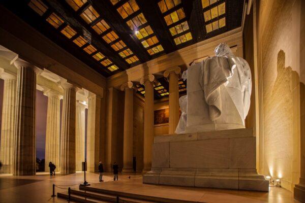 Lincoln's sculpture sits atop a 10-foot-high plinth of Tennessee marble, raising Lincoln's height to 29 feet above the temple floor and creating a powerful presence in the room. (J.H.Smith/Cartiophotos)