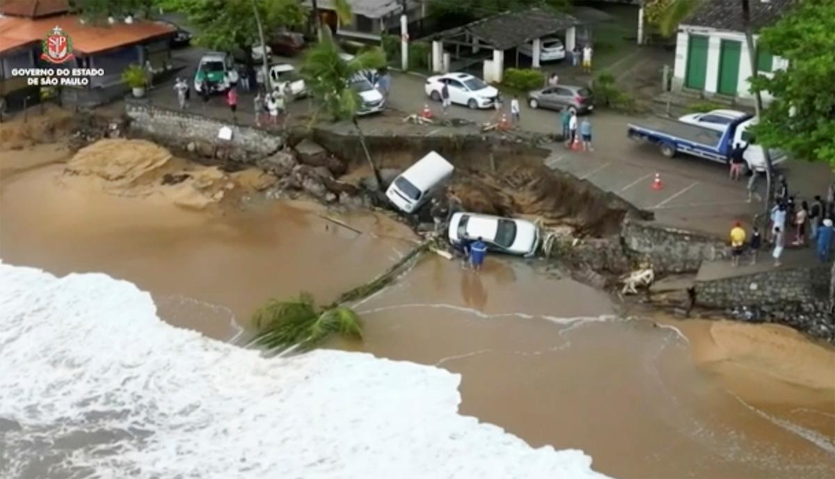 Downpour Kills at Least 36 in Brazil, Cities Cancel Carnival