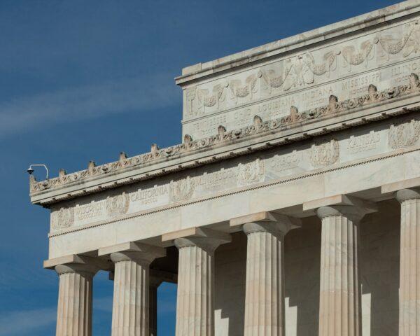 Above each column on the frieze (a decorative band at the top of the columns) is the name of each state with the year they joined the United States in roman numerals. On the next step up, the attic frieze holds the 48 states that existed at the time of the memorial’s dedication on May 30, 1922. (J.H.Smith/Cartiophotos)