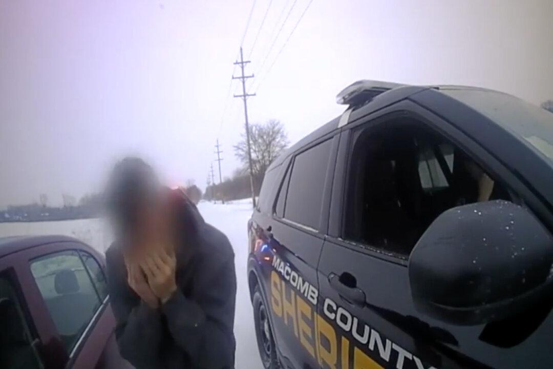 ‘I Could Use a Hug’: Officer Responds to a Driver in Distress by Lending His Shoulder to Cry On