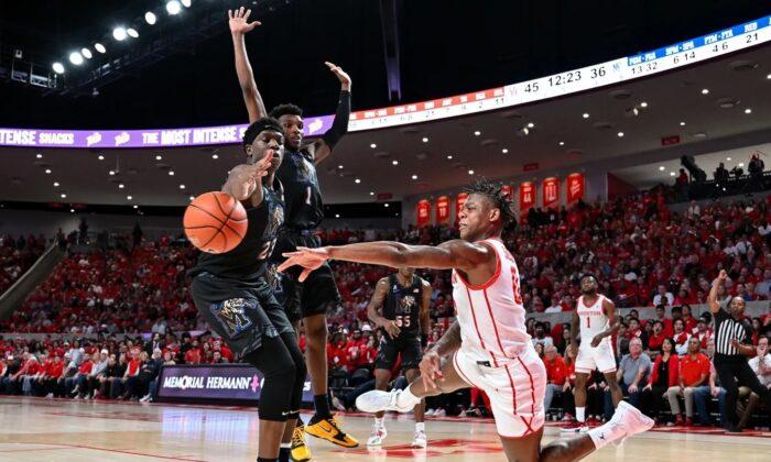 Top 25 Roundup: No. 2 Houston Tops Memphis for 7th Straight Win