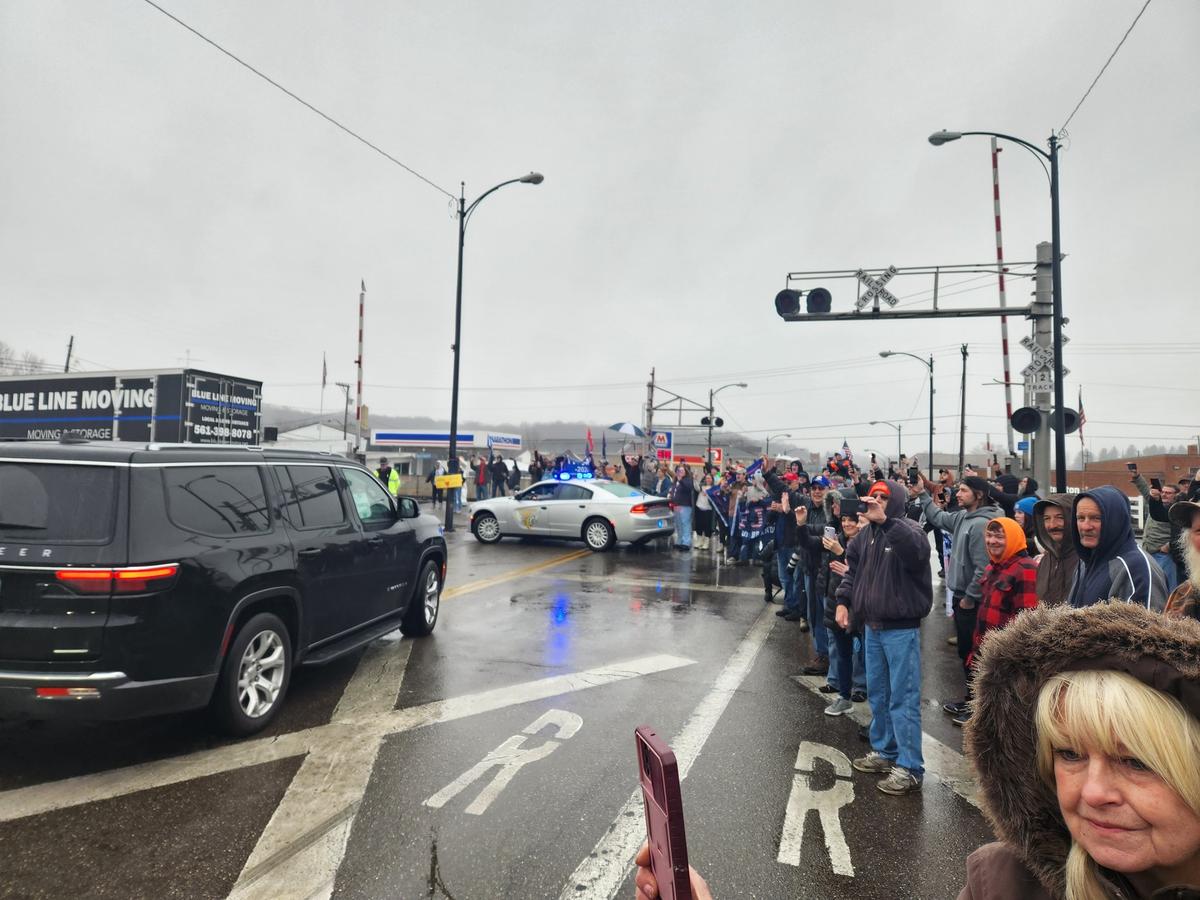 Ohio Residents Applaud Trump, Chastise Biden Administration in Toxic Train Derailment Village