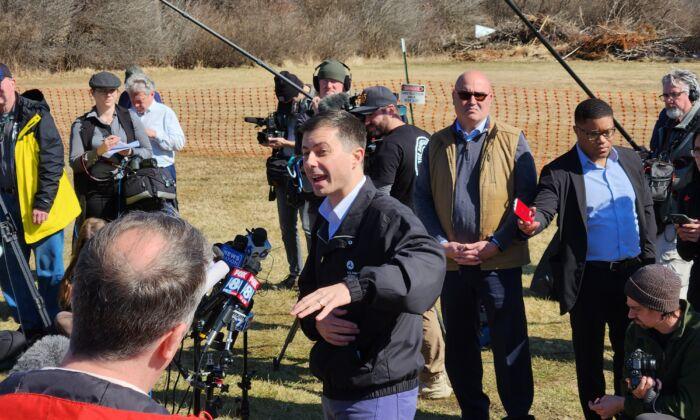 Buttigieg Vows to ‘Raise the Bar’ on Rail Safety in Visit to Ohio Derailment Site, Admits He Took Too Long to Respond