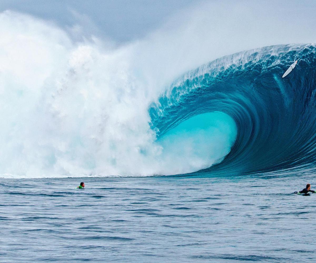 Surfers paddle before a large, folding wave. (Courtesy of <a href="https://www.instagram.com/fred_pompermayer/">Fred Pompermayer</a>)