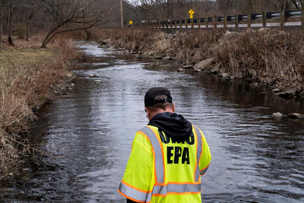 Ron Fodo, of Ohio EPA Emergency Response, looks for signs of fish and also agitates the water in Leslie Run creek to check for chemicals that have settled at the bottom following a train derailment that is causing environmental concerns in East Palestine, Ohio, on Feb. 20, 2023. (Michael Swensen/Getty Images)