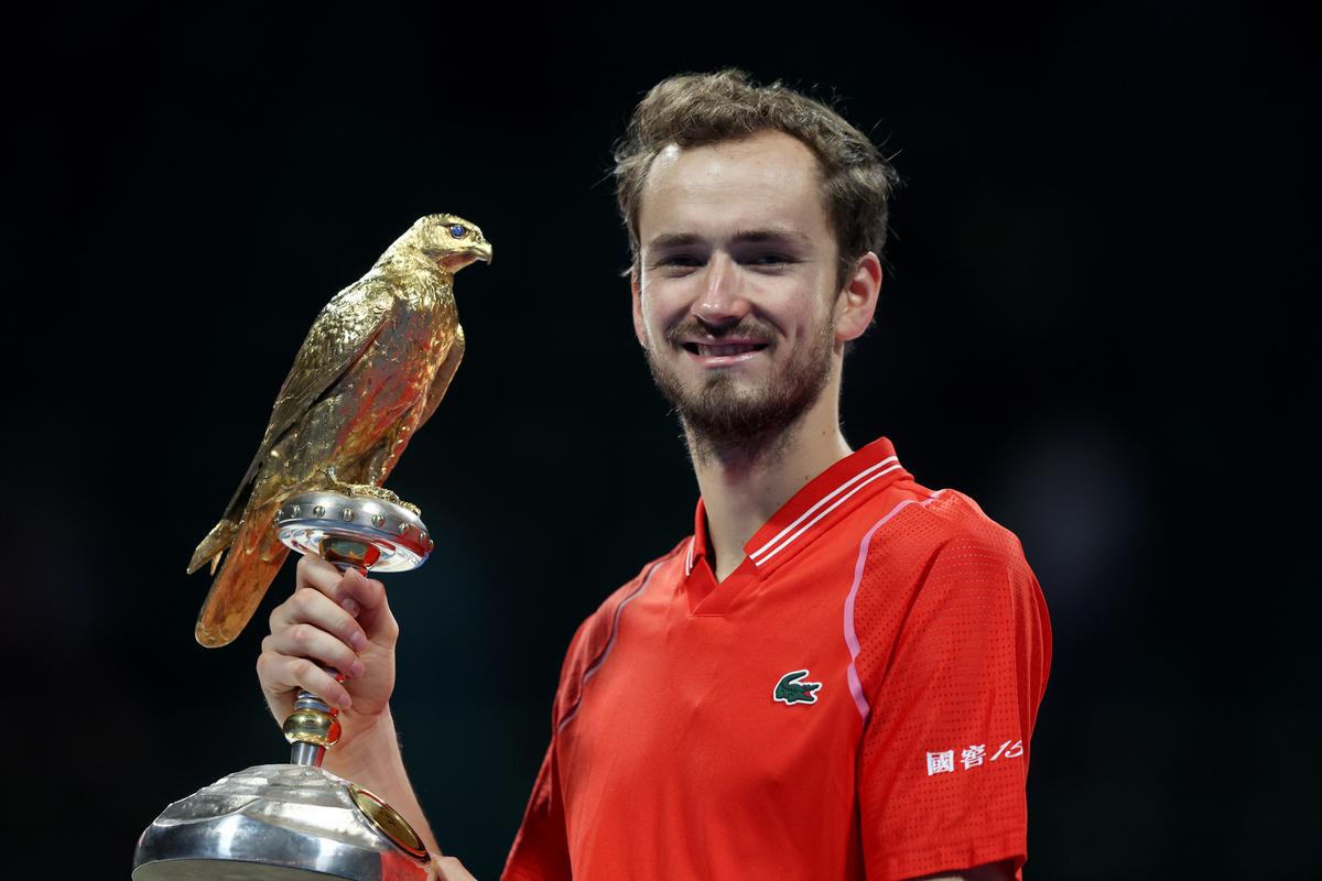 Medvedev Downs Murray to Claim Doha Title