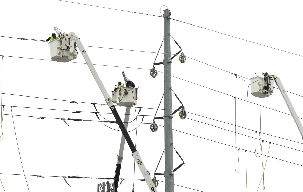 Michigan Power Crews Work, California Recovers After Storms