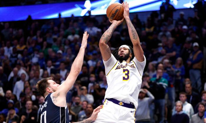 Davis Leads Rally From 27 Down as Lakers Beat Mavs 111–108