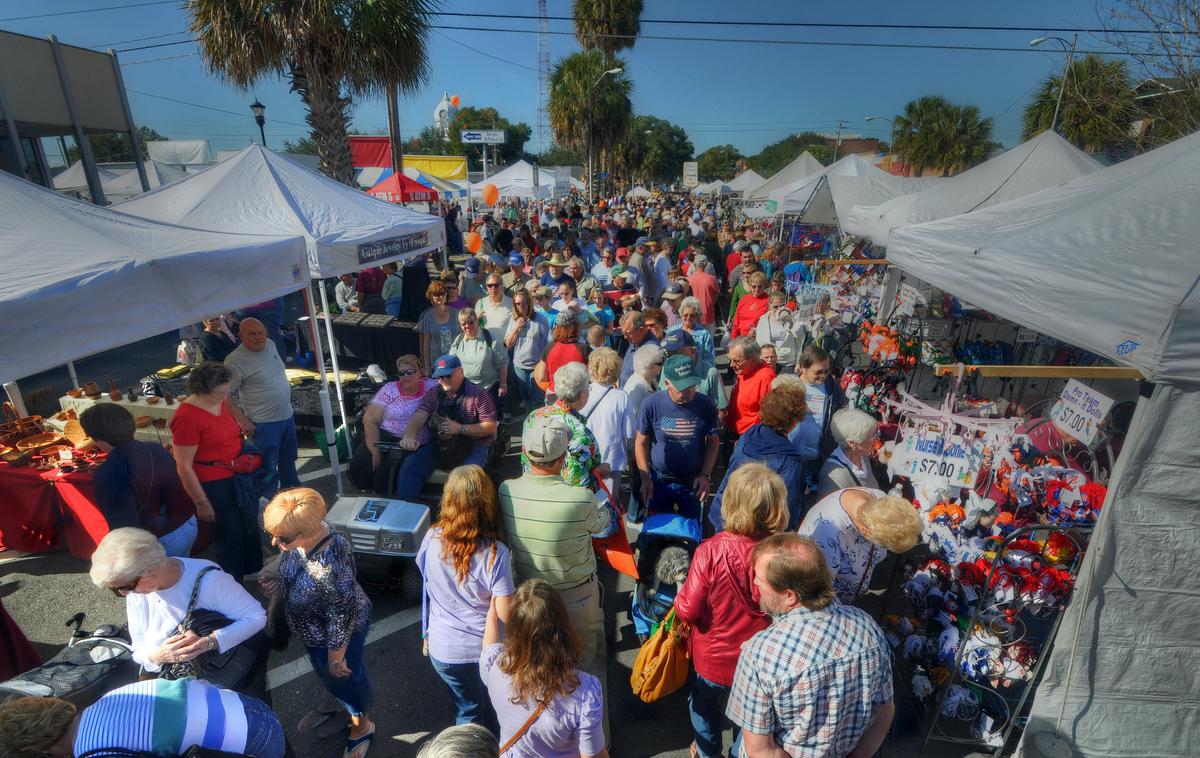 Festival goers attend the annual Kumquat Festival in Dade City, Florida. (R. Riley/Florida's Sports Coast/TNS)