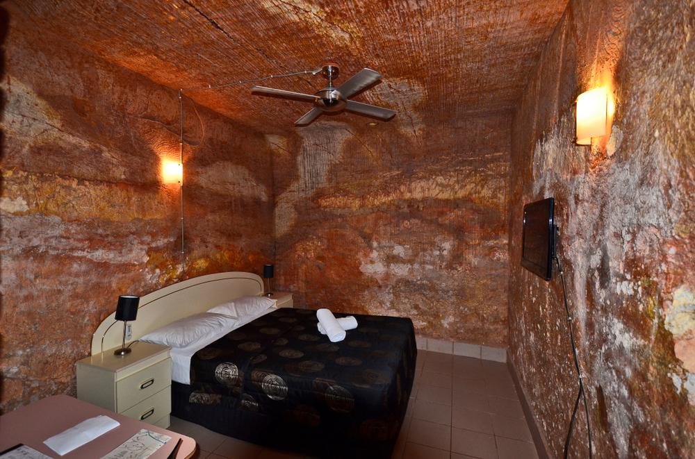 A cave room with modern amenities inside Coober Pedy. (fritz16/Shutterstock)