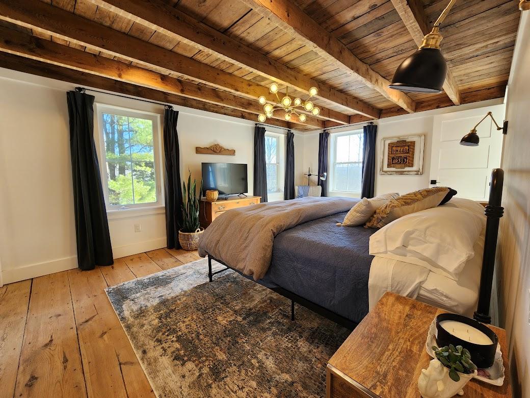 The master bedroom with the wooden ceiling made out of repurposed crate boards. (Courtesy of <a href="https://www.instagram.com/crazyfixerupper/">DeWitt Paul</a>)