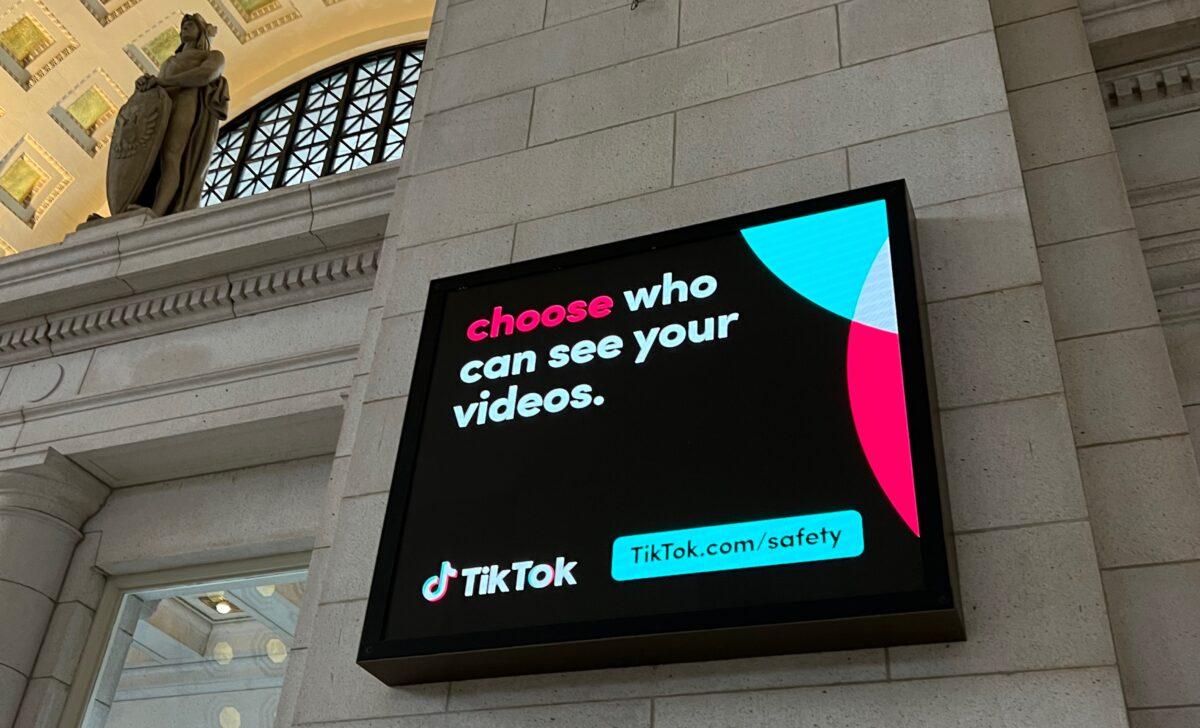 TikTok advertisement in Union Station in Washington Feb. 17, 2023. (Madalina Vasiliu/The Epoch Times)