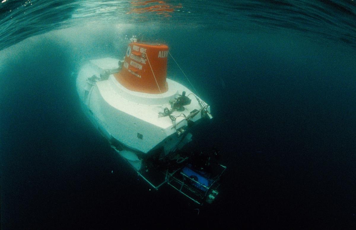 HOV Alvin, with ROV Jason Jr. attached, descends to the bottom of the North Atlantic Ocean. (Courtesy of WHOI Archives /©Woods Hole Oceanographic Institution)