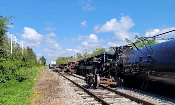 Train Carrying 30,000 Gallons of Propane Derails in Florida’s Manatee County