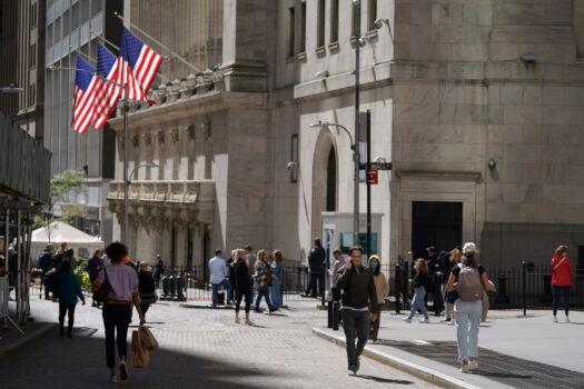 Visitors to the financial district walk past the New York Stock Exchange in New York on Sept. 23, 2022. (Mary Altaffer/AP Photo)