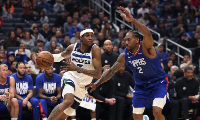 Wolves Handle Clippers, End Three-Game Skid
