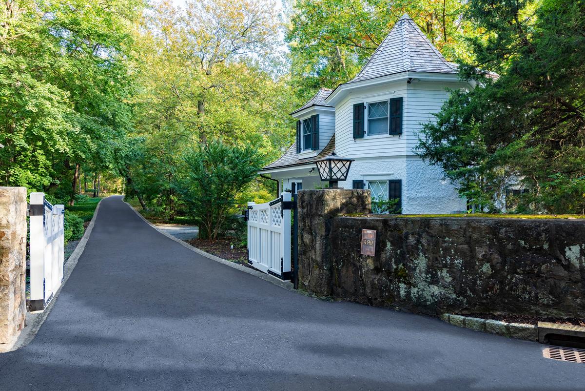 The home is accessed via a private gatehouse and an 1,800-foot-long driveway that winds through the estate’s picturesque nature spaces. (Daniel Milstein for Sotheby’s International Realty)