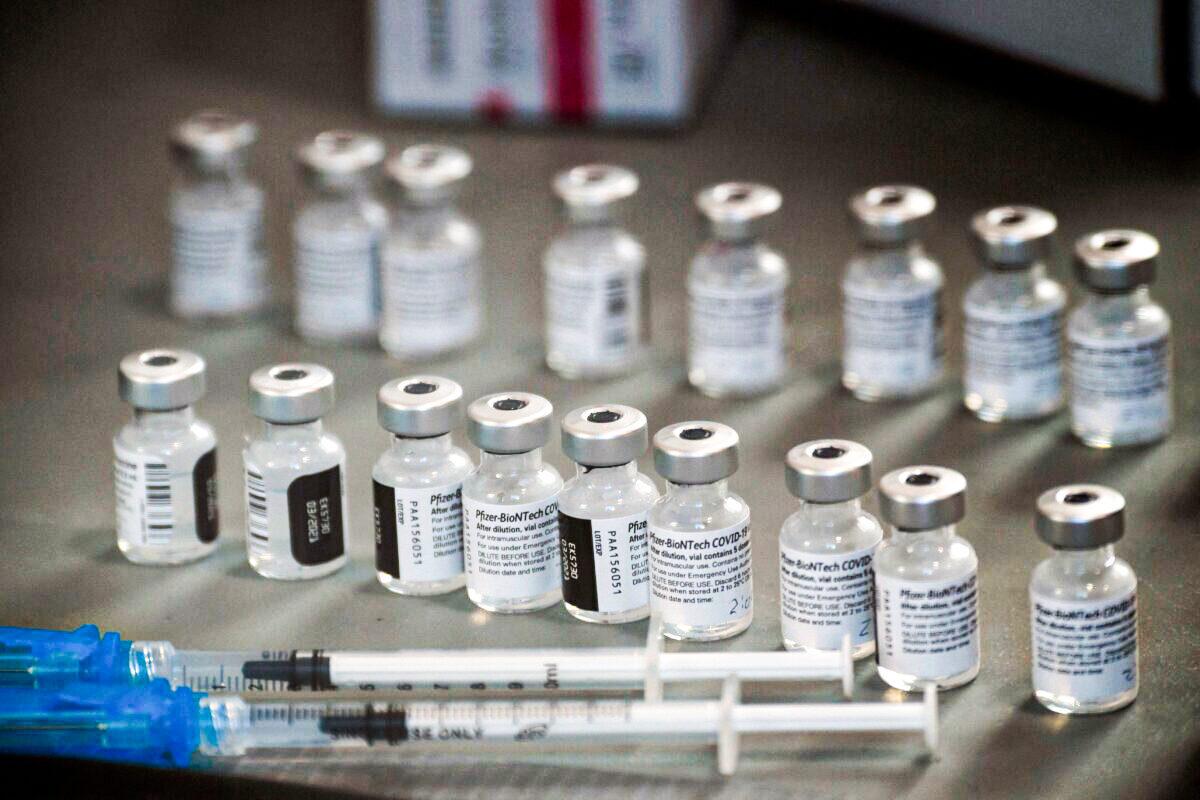  Syringes and vials of the Pfizer-BioNTech COVID-19 vaccine are prepared to be administered at a drive-up vaccination site in Reno, Nev., on Dec. 17, 2020. (Patrick T. Fallon/AFP via Getty Images)