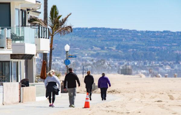 A break of sunshine hits after days of high winds and rain in Newport Beach, Calif., on March 2, 2023. (John Fredricks/The Epoch Times)