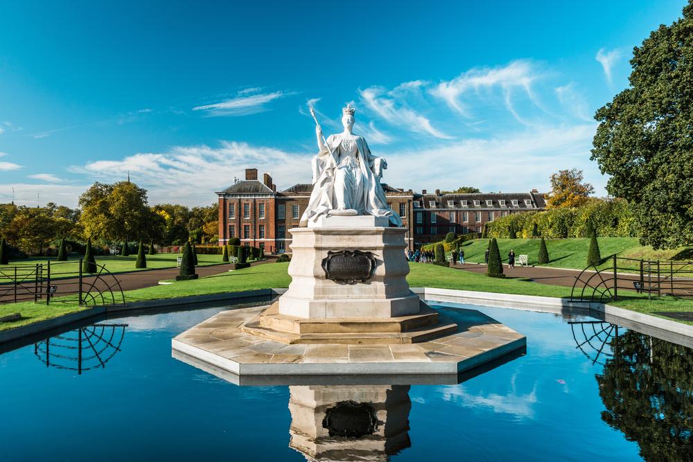A statue of Queen Victoria stands near Kensington Palace. (Aivita Arika/Shutterstock)