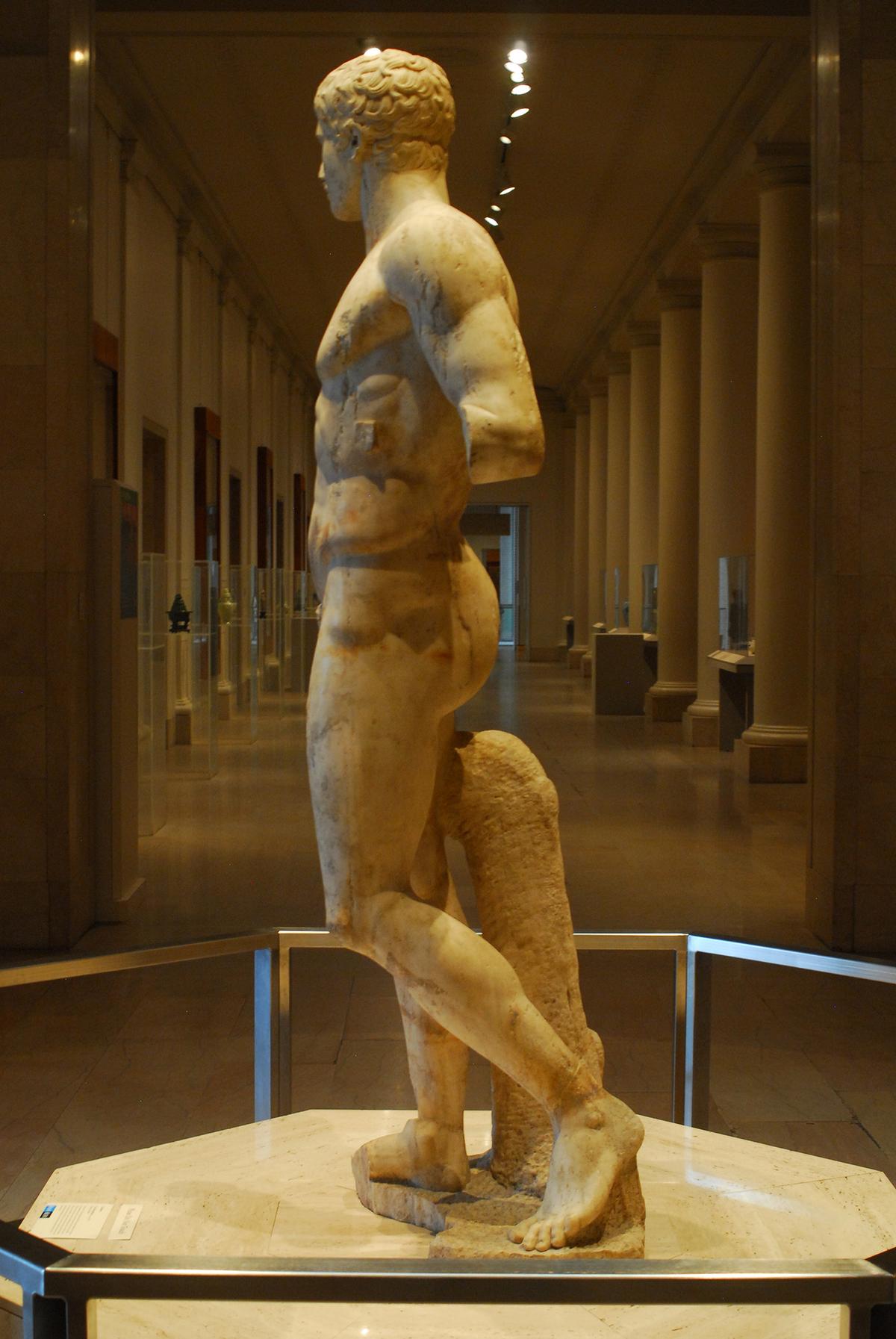 The S-shaped curvature known as contrapposto in the stance of "Spear-bearer." (<a href="https://www.flickr.com/photos/jerry7171/14011847043">Jerry</a>/<a href="https://creativecommons.org/licenses/by-sa/2.0/">CC BY-SA 2.0</a>)