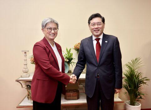 Australian Foreign Minister Penny Wong meeting Chinese Foreign Minister Qin Gang on the sidelines of the G20 summit in New Delhi, India, on March 2, 2023. (AAP Image/Office of the Minister for Foreign Affairs)