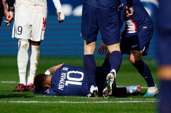 Paris St Germain's Neymar down injured after sustaining an injury during the Ligue 1 - Paris St Germain v Lille Soccer match at Parc des Princes in Paris on Feb. 19, 2023. (Sarah Meyssonnier/Reuters)
