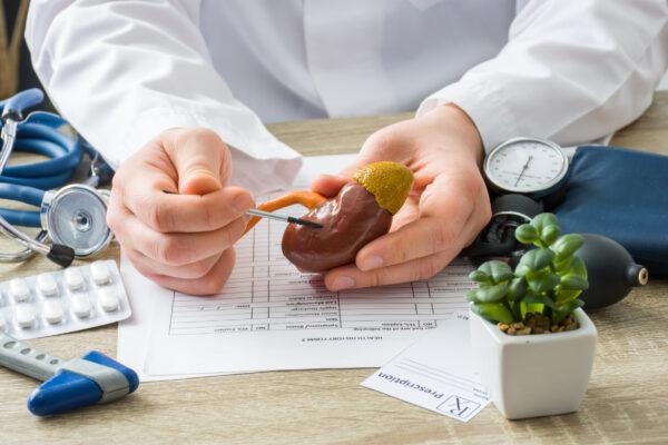 Drinking water can help prevent kidney stones. (Shutterstock)