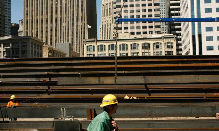 US 4th-Quarter Labor Costs Revised Higher; Productivity Growth Lowered