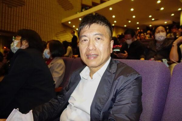 Mr. Hung Chao-ming, the president of E-Da Cancer Hospital, attends Shen Yun Performing Arts at the Chih-The Hall of the Kaohsiung Cultural Center in Kaohsiung, Taiwan, on Mar. 2, 2023. (Liao Feng-lin/The Epoch Times)