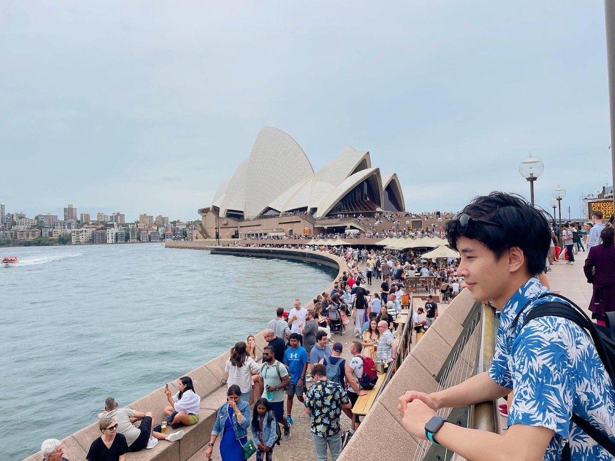 Enjoying the sunny beach in Australia and chasing dreams at 30, Yung listens to his inner voice, and living the life he wants is also a kind of success. The photo was taken in Sydney, Australia, in January 2023. (Courtesy of Yung Jai)